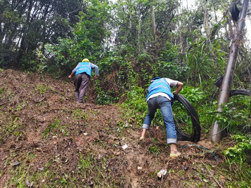 图2 抢修现场（龙华四围）.jpg